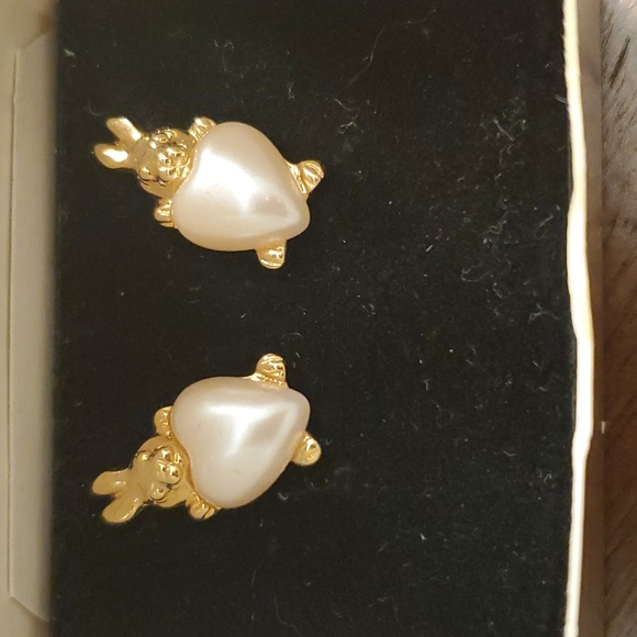 Rare Avon Gold Tone Bunny Rabbit  Earrings with faux pearl heart shaped bellies. - Picture 1 of 5